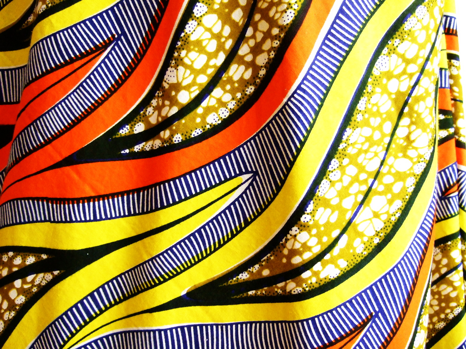 アフリカ柄　マキシスカート生地　african print アフリカンプリントの服　大人のアフリカンプリント衣料
