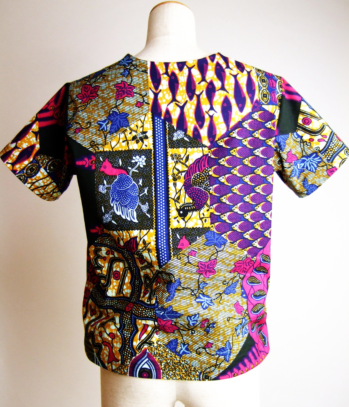 憧れのアフリカン柄　アフリカンプリント半袖トップス　african print アフリカンプリントの服　大人のアフリカンプリント衣料