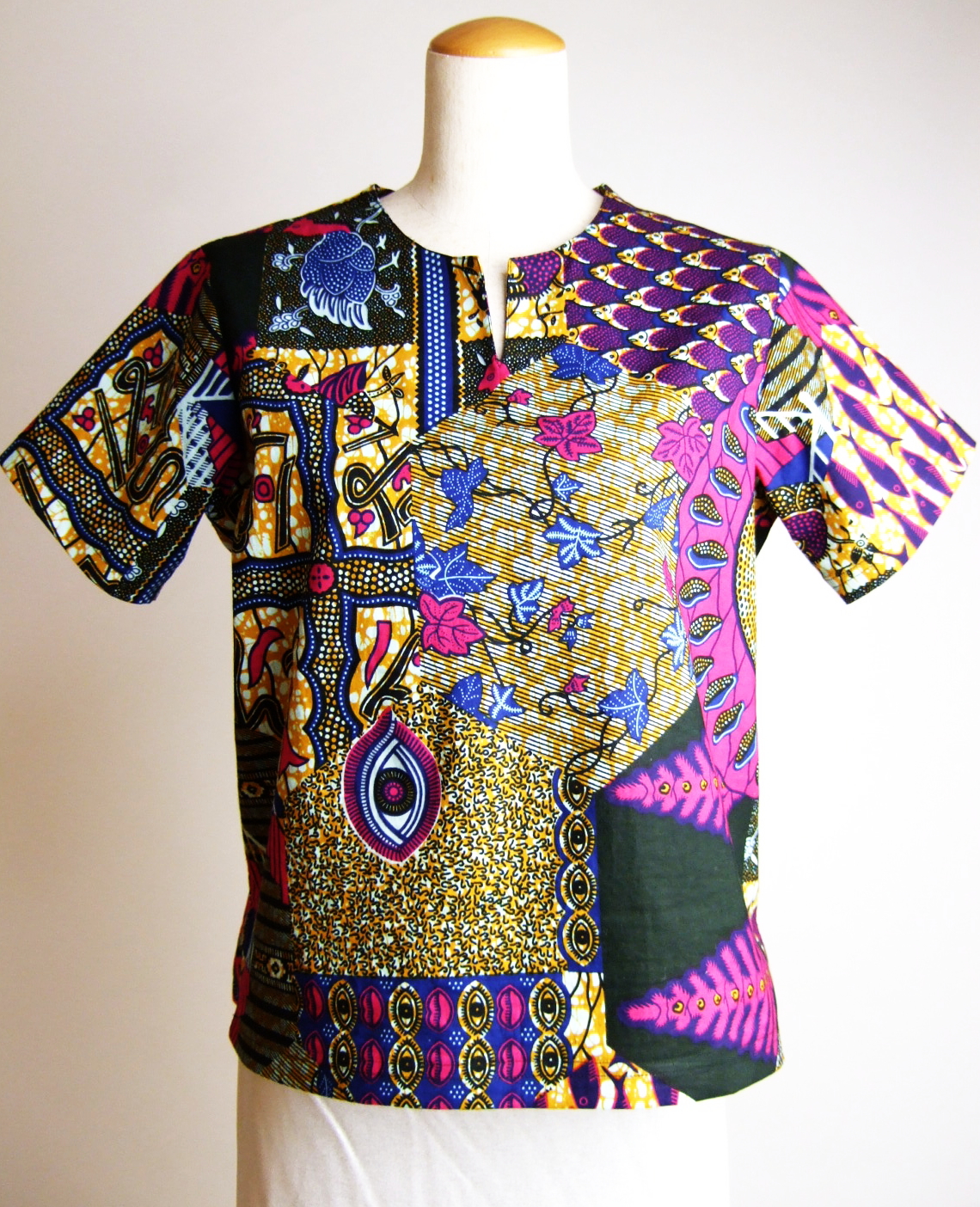 半袖トップス　アフリカ柄　正面　african print アフリカンプリントの服　大人のアフリカンプリント衣料